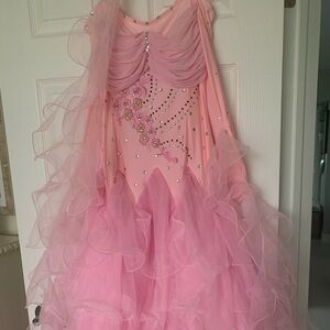 WALTZ/ Princess dress.. never worn.. Size 4-8